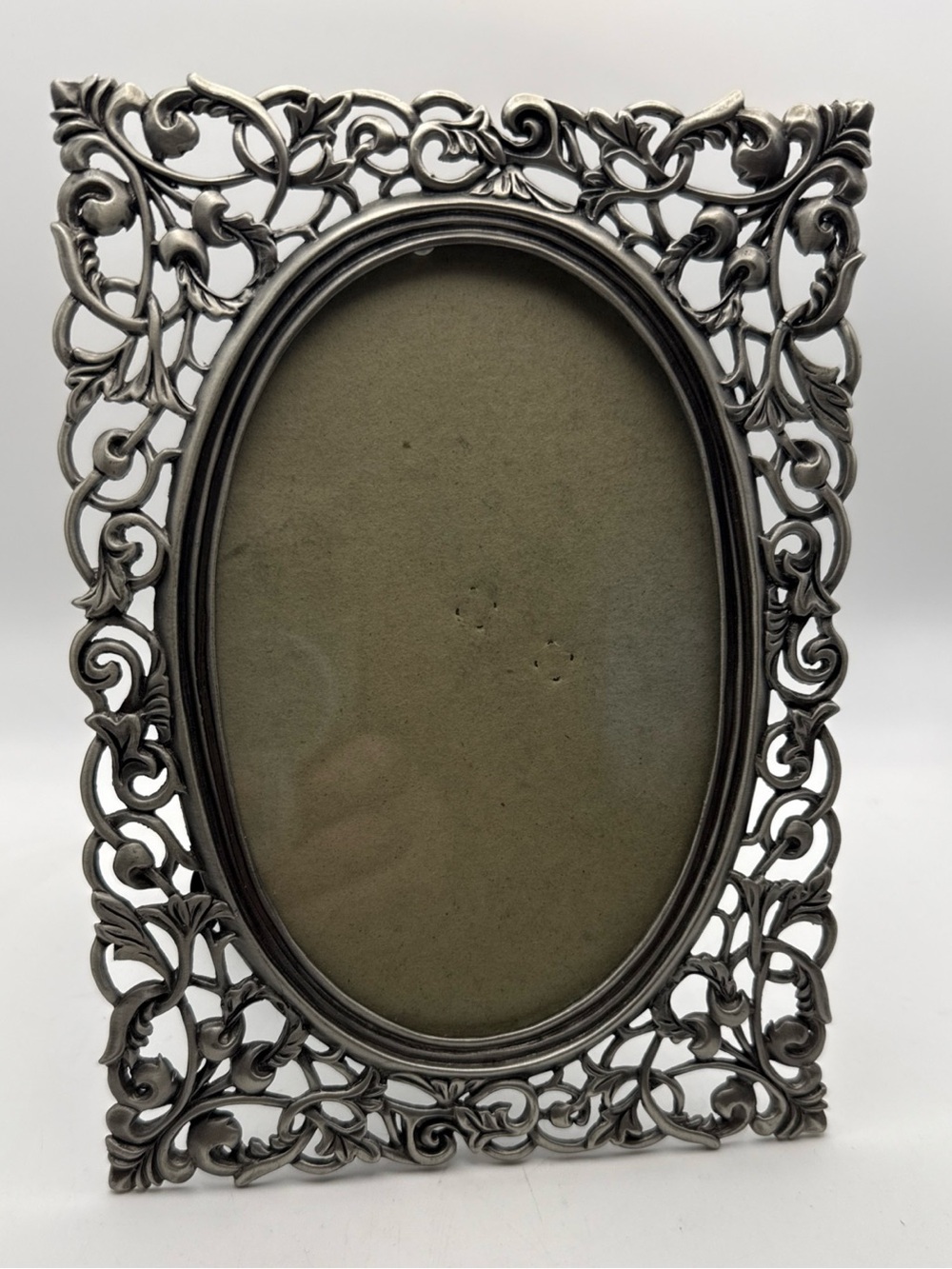 Vintage Victorian Style Ornate Swirl Leaf Pewter Color Picture Frame 6”x4” Oval